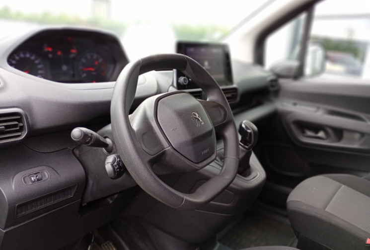 Peugeot Partner Fourgon Standard 650KG BlueHDI 100 / Attelage