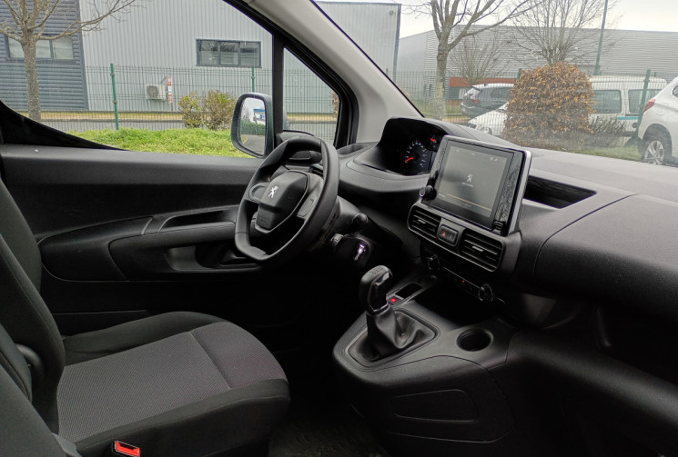 Peugeot Partner Fourgon Standard 650KG BlueHDI 100 / Attelage