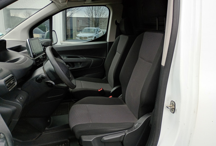 Peugeot Partner Fourgon Standard 650KG BlueHDI 100 / Attelage