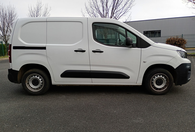 Peugeot Partner Fourgon Standard 650KG BlueHDI 100 / Attelage
