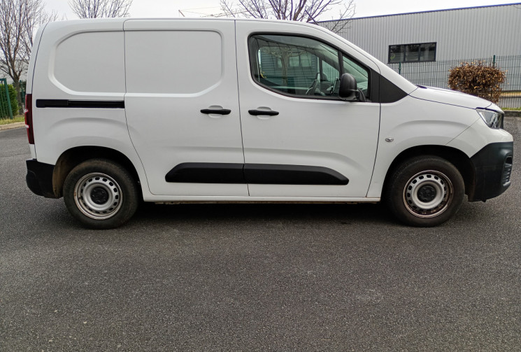 Peugeot Partner Fourgon Standard 650KG BlueHDI 100 / Attelage