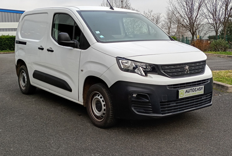 Peugeot Partner Fourgon Standard 650KG BlueHDI 100 / Attelage