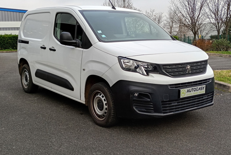 Peugeot Partner Fourgon Standard 650KG BlueHDI 100 / Attelage
