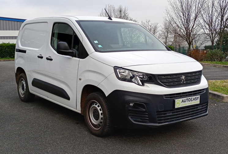 Peugeot Partner Fourgon Standard 650KG BlueHDI 100 / Attelage