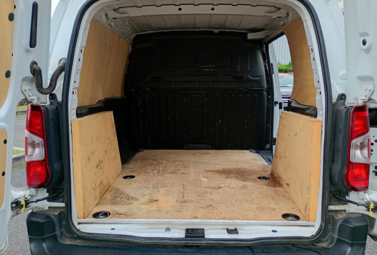 Peugeot Partner Fourgon Standard 650KG BlueHDI 100 / Attelage