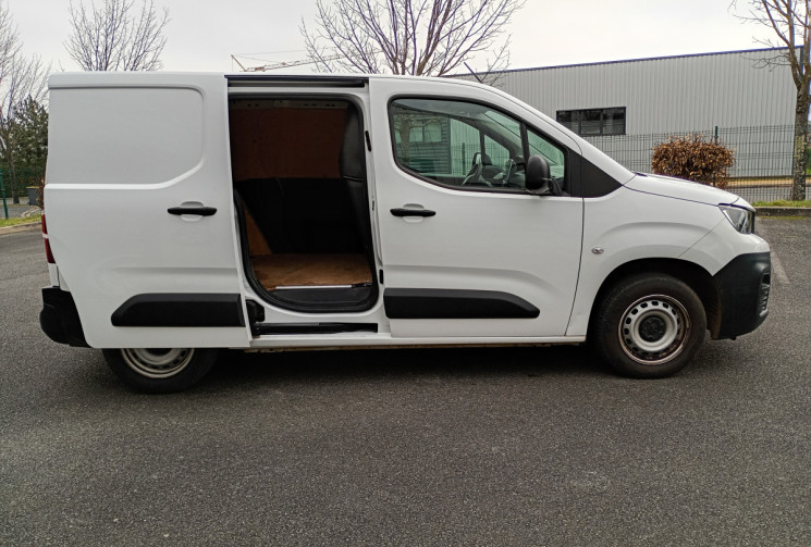 Peugeot Partner Fourgon Standard 650KG BlueHDI 100 / Attelage