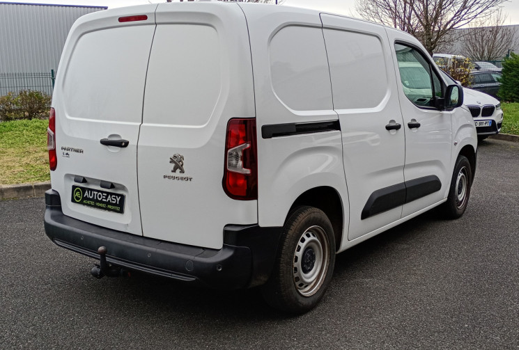 Peugeot Partner Fourgon Standard 650KG BlueHDI 100 / Attelage