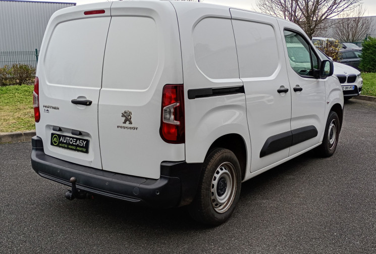 Peugeot Partner Fourgon Standard 650KG BlueHDI 100 / Attelage