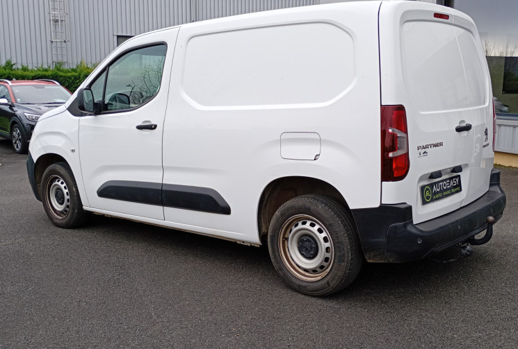 Peugeot Partner Fourgon Standard 650KG BlueHDI 100 / Attelage