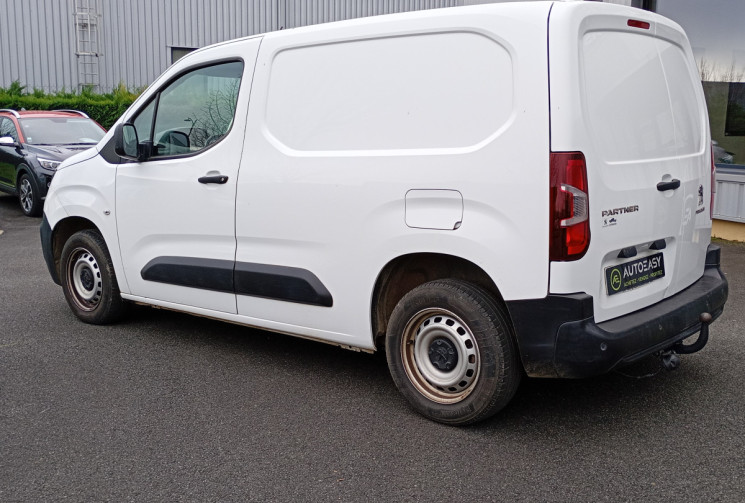 Peugeot Partner Fourgon Standard 650KG BlueHDI 100 / Attelage