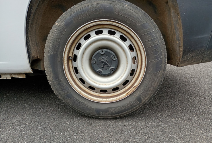 Peugeot Partner Fourgon Standard 650KG BlueHDI 100 / Attelage