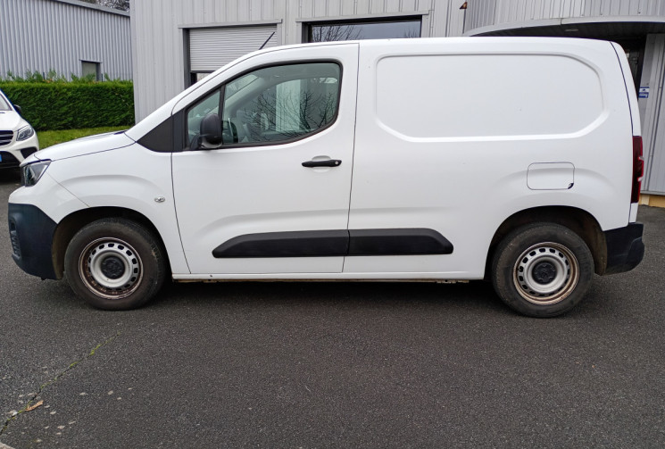 Peugeot Partner Fourgon Standard 650KG BlueHDI 100 / Attelage