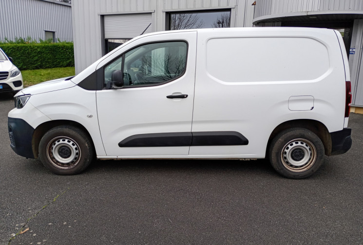 Peugeot Partner Fourgon Standard 650KG BlueHDI 100 / Attelage