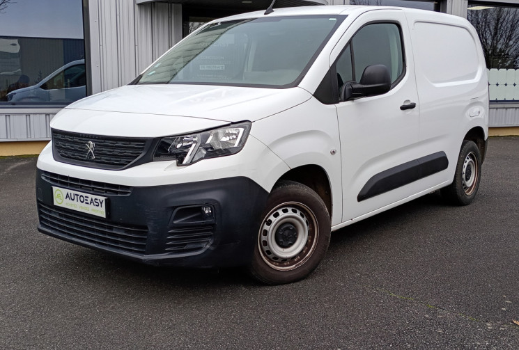 Peugeot Partner Fourgon Standard 650KG BlueHDI 100 / Attelage