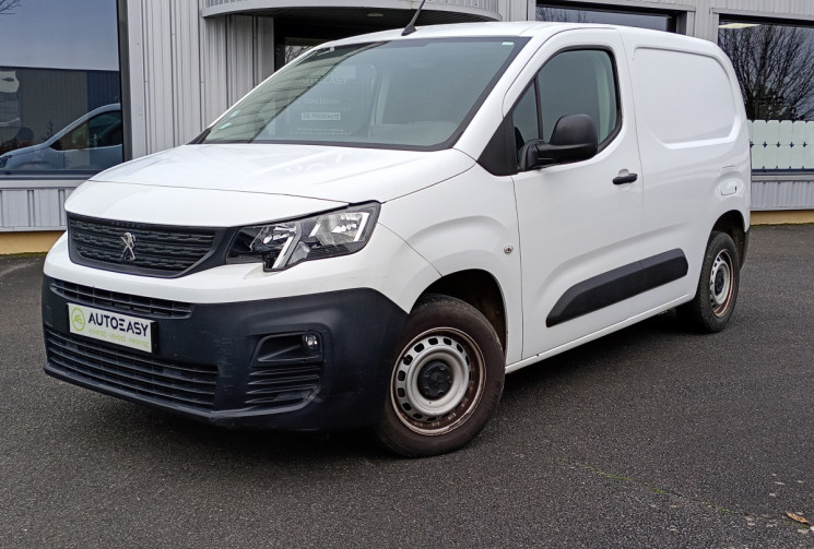 Peugeot Partner Fourgon Standard 650KG BlueHDI 100 / Attelage