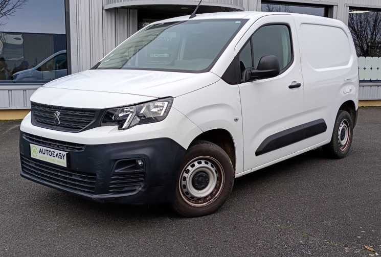 Peugeot Partner Fourgon Standard 650KG BlueHDI 100 / Attelage