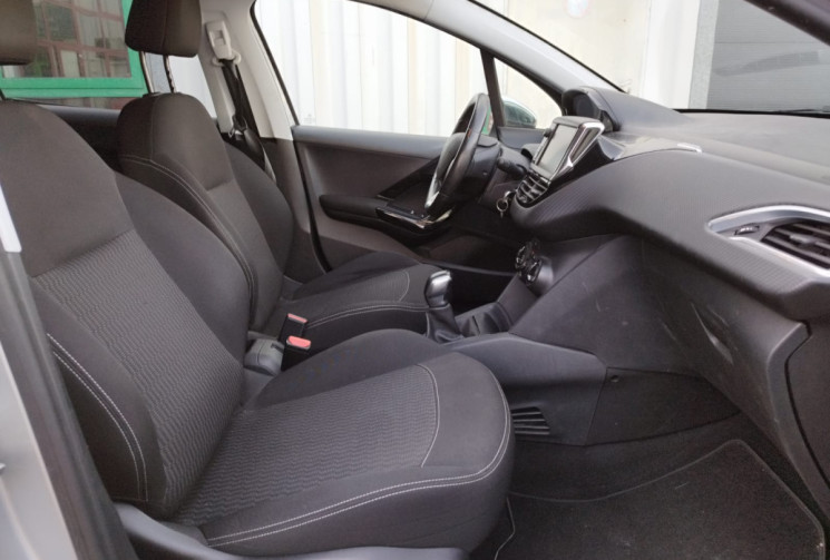 Peugeot 208 1L2 * 82CV * STYLE * DISTRIBUTION OK * CARNET COMPLET 