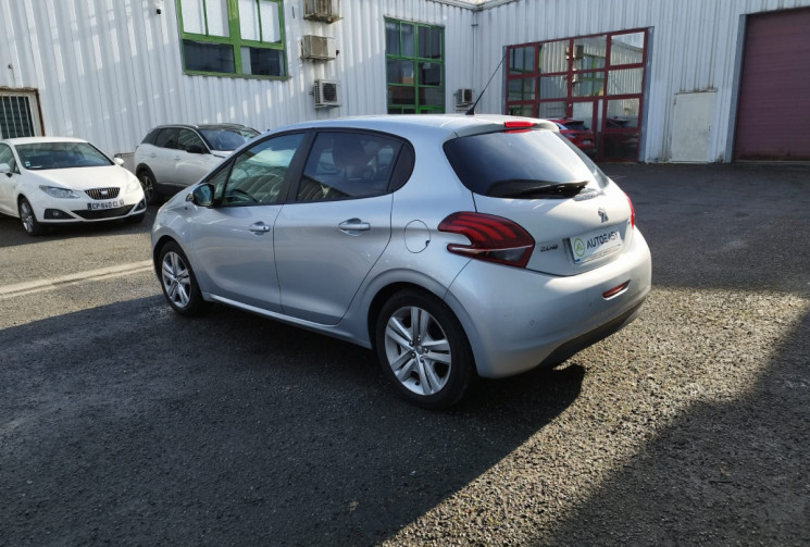 Peugeot 208 1L2 * 82CV * STYLE * DISTRIBUTION OK * CARNET COMPLET 