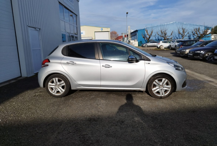 Peugeot 208 1L2 * 82CV * STYLE * DISTRIBUTION OK * CARNET COMPLET 