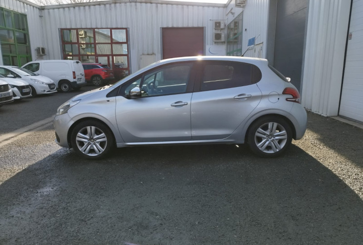 Peugeot 208 1L2 * 82CV * STYLE * DISTRIBUTION OK * CARNET COMPLET 