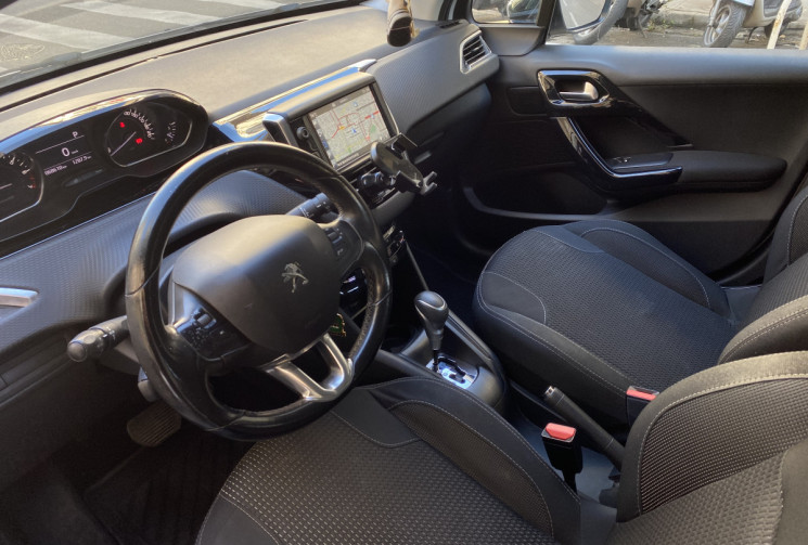 Peugeot 208 1.2 110 ch allure eat6 5 portes