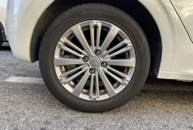 Peugeot 208 1.2 110 ch allure eat6 5 portes