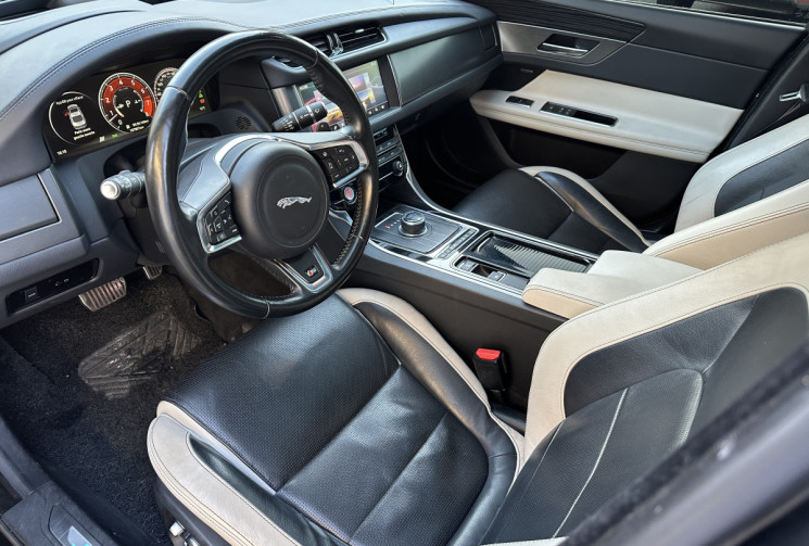 Jaguar XF 3.0 V6 S AWD 381ch / Toit pano / HUD / HiFi Meridian