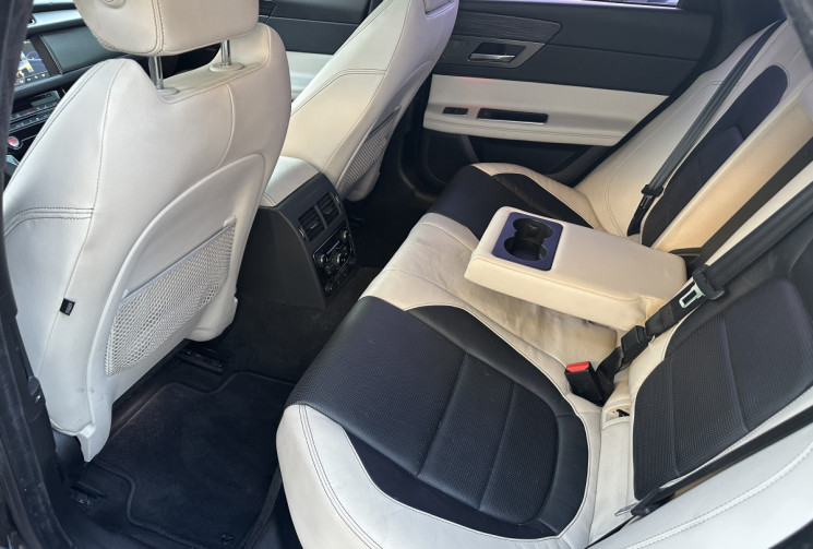 Jaguar XF 3.0 V6 S AWD 381ch / Toit pano / HUD / HiFi Meridian