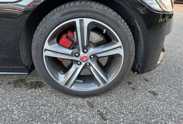 Jaguar XF 3.0 V6 S AWD 381ch / Toit pano / HUD / HiFi Meridian