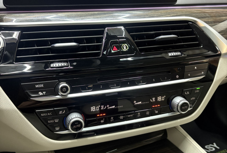 BMW Série 5 530 D 265 G30  BVA8 Luxury Line / siège chauffants / Garantie 6 Mois