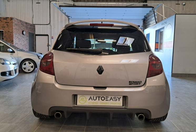 Renault Clio III phase 1 2.0 16v 200ch RS Luxe 3p -ENTRETIEN A JOUR