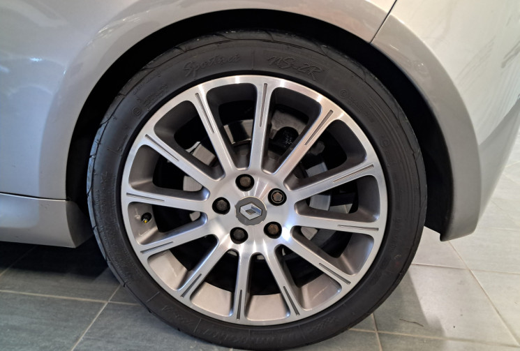 Renault Clio III phase 1 2.0 16v 200ch RS Luxe 3p -ENTRETIEN A JOUR