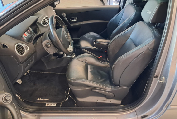 Renault Clio III phase 1 2.0 16v 200ch RS Luxe 3p -ENTRETIEN A JOUR