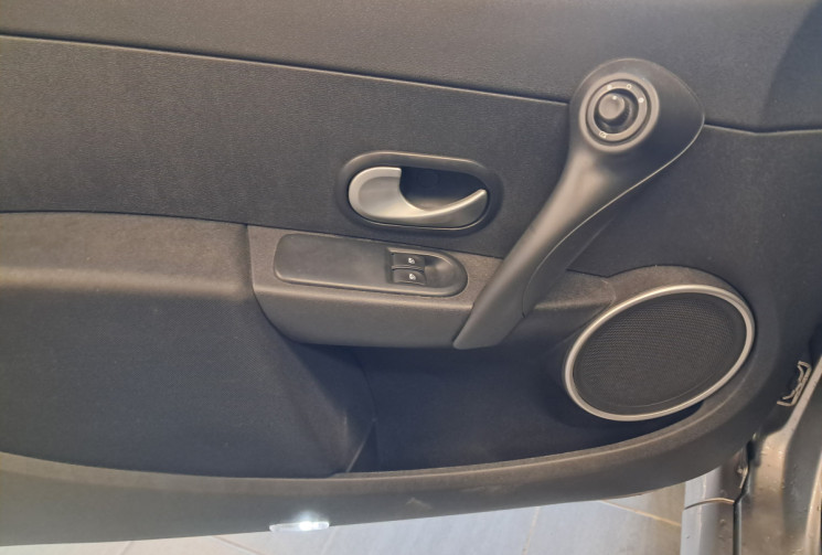 Renault Clio III phase 1 2.0 16v 200c RS Luxe 3p -ENTRETIEN A JOUR