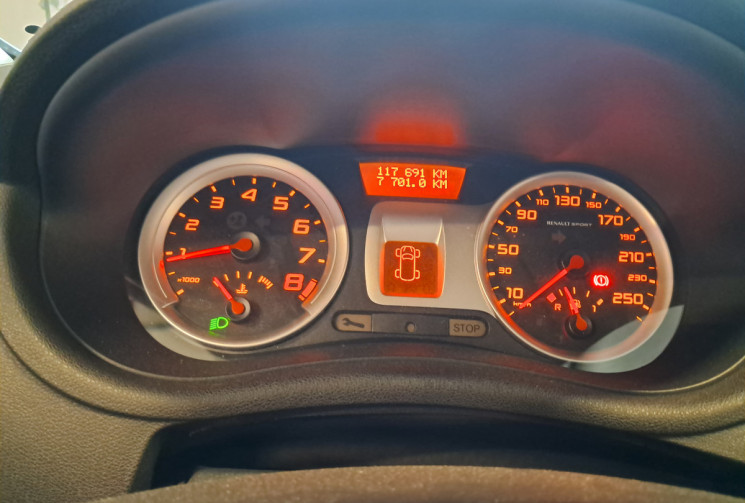 Renault Clio III phase 1 2.0 16v 200ch RS Luxe 3p - TBE - SUIVI GGE - GARANTIE  