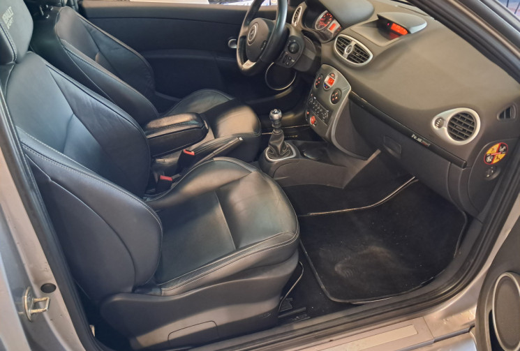 Renault Clio III phase 1 2.0 16v 200c RS Luxe 3p -ENTRETIEN A JOUR