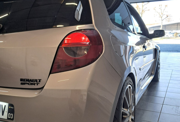 Renault Clio III phase 1 2.0 16v 200ch RS Luxe 3p - TBE - SUIVI GGE - GARANTIE  