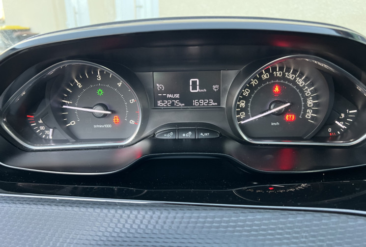 Peugeot 208 1.6 HDI 100 CH ALLURE BVM5