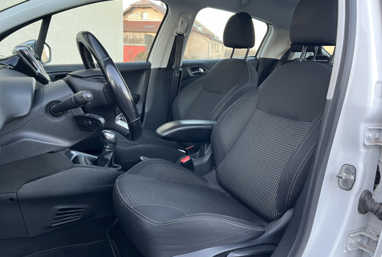 Peugeot 208 1.6 HDI 100 CH ALLURE BVM5