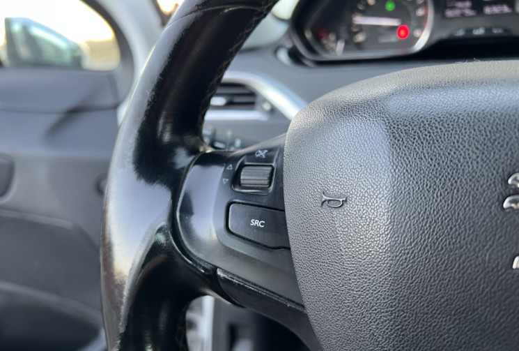 Peugeot 208 1.6 HDI 100 CH ALLURE BVM5