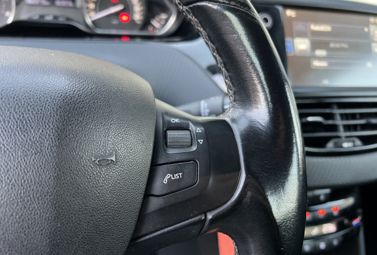 Peugeot 208 1.6 HDI 100 CH ALLURE BVM5