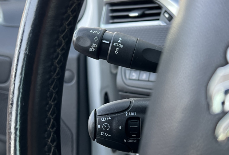 Peugeot 208 1.6 HDI 100 CH ALLURE BVM5