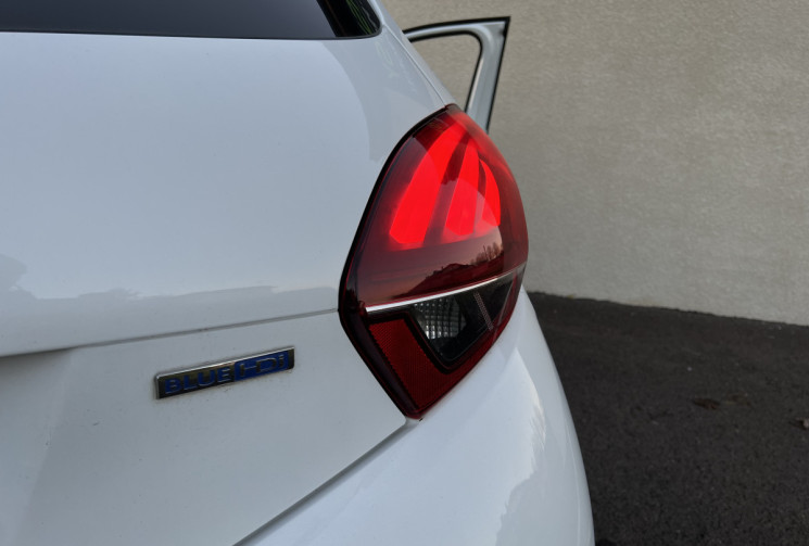 Peugeot 208 1.6 HDI 100 CH ALLURE BVM5