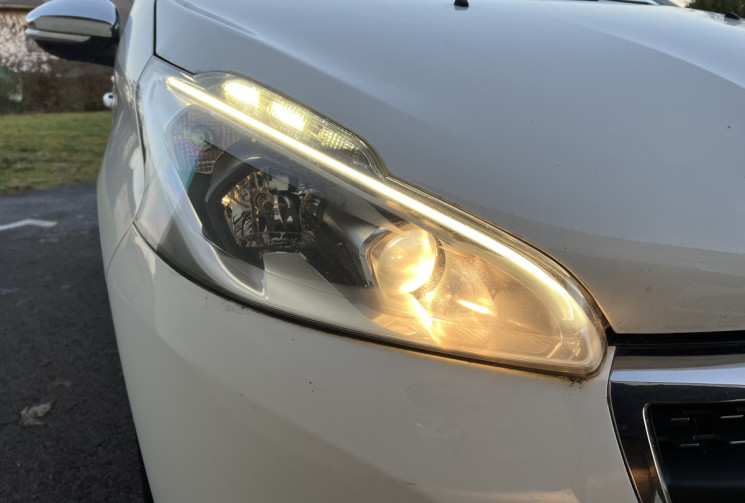 Peugeot 208 1.6 HDI 100 CH ALLURE BVM5