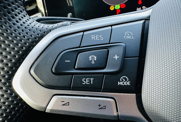 Volkswagen Tiguan 2.0 TDI 150 R-Line DSG7 Toit pano / intérieur cuir