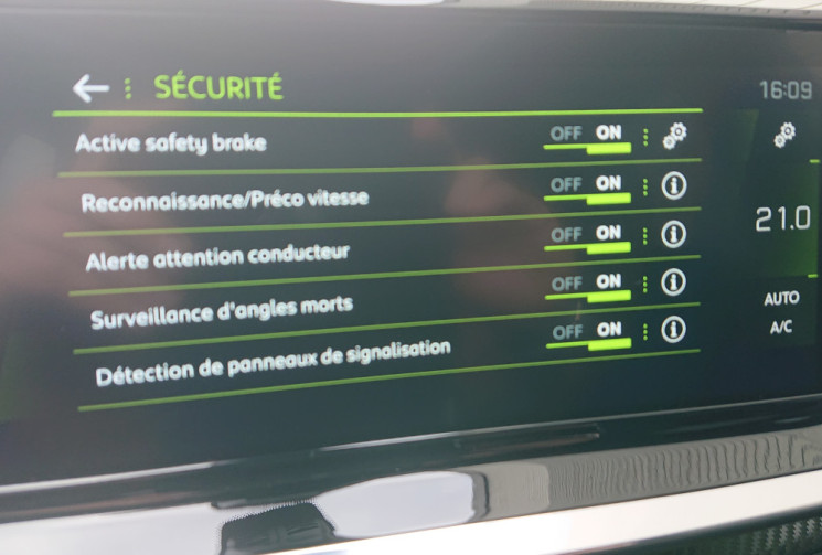 Peugeot 2008 1.2  PureTech 155 S&S GT Pack EAT8 / 1° Main