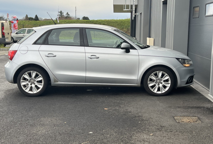 Audi A1 SPORTBACK 1.6 TDI S-Tronic7 90 cv AMBITION / DISTRIBUTION OK