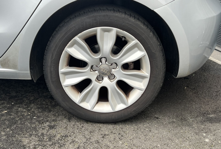 Audi A1 SPORTBACK 1.6 TDI S-Tronic7 90 cv AMBITION / DISTRIBUTION OK