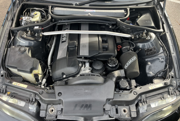 BMW SERIE 3 COUPE RHD 330ci Pack M 231cv e46 Luxe 330 Sport BA