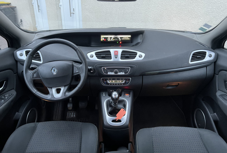 Renault GRAND SCENIC 1.9 DCI 130 CH BVM6 7 PLACES